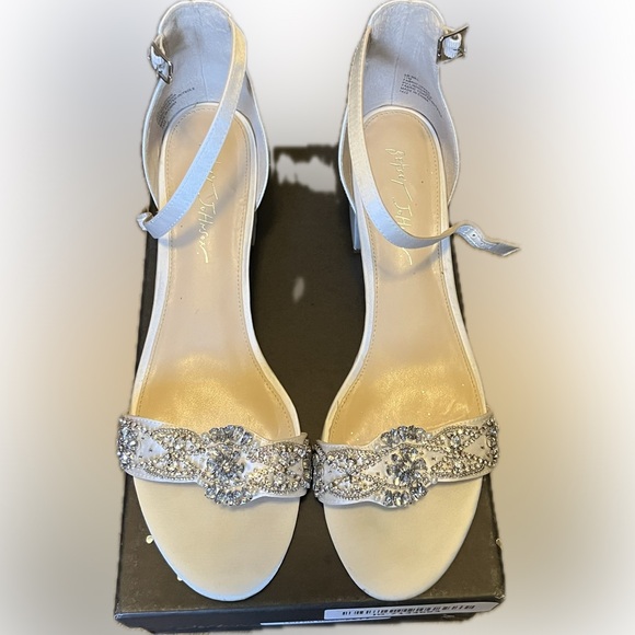 Blue by Betsy Johnson Mel Sandal Size 11 ivory - Picture 5 of 12